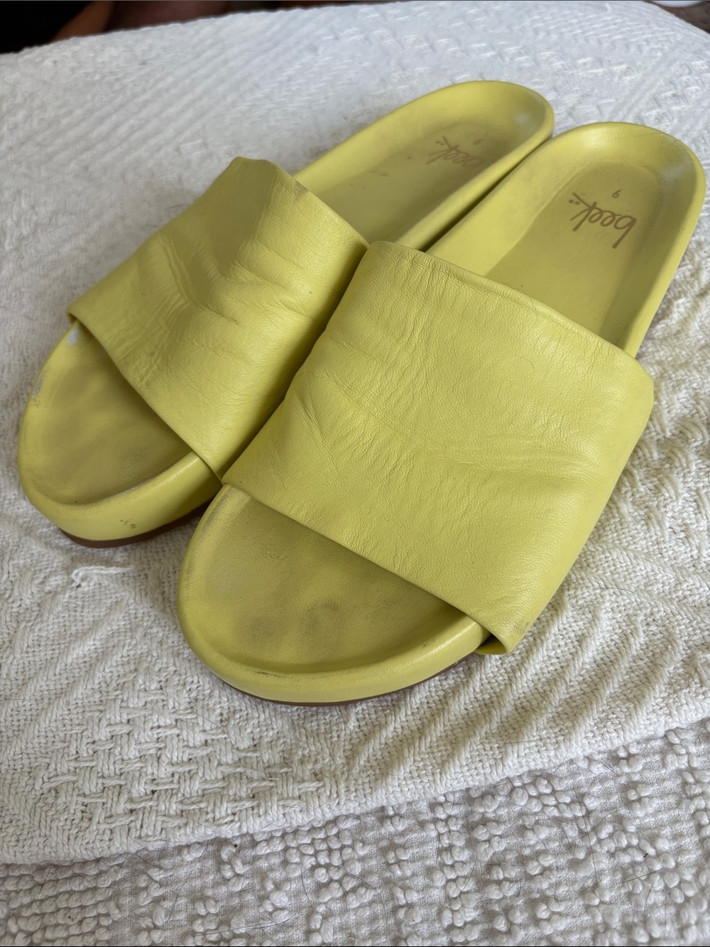 Beek Pelican Sandals. Size 9